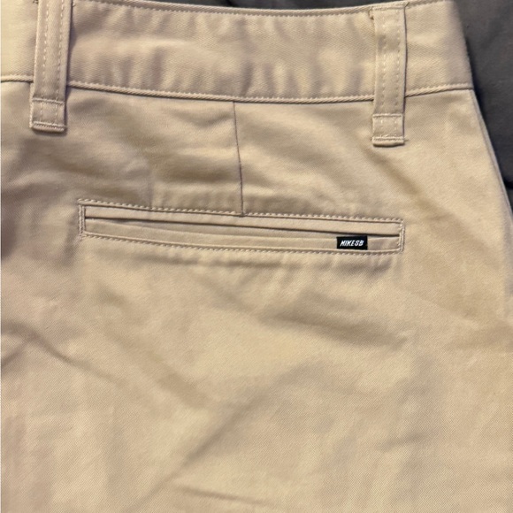 RARE NIKE SB SKATEBOARDING CHINO Khaki Size 32 - Picture 2 of 7